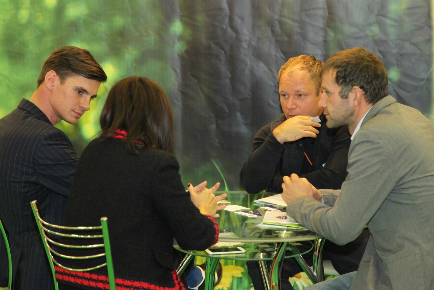 V:\2016\WorldFood\Marketing\Photo&Video\переговоры, посетители\IMG_2184.JPG